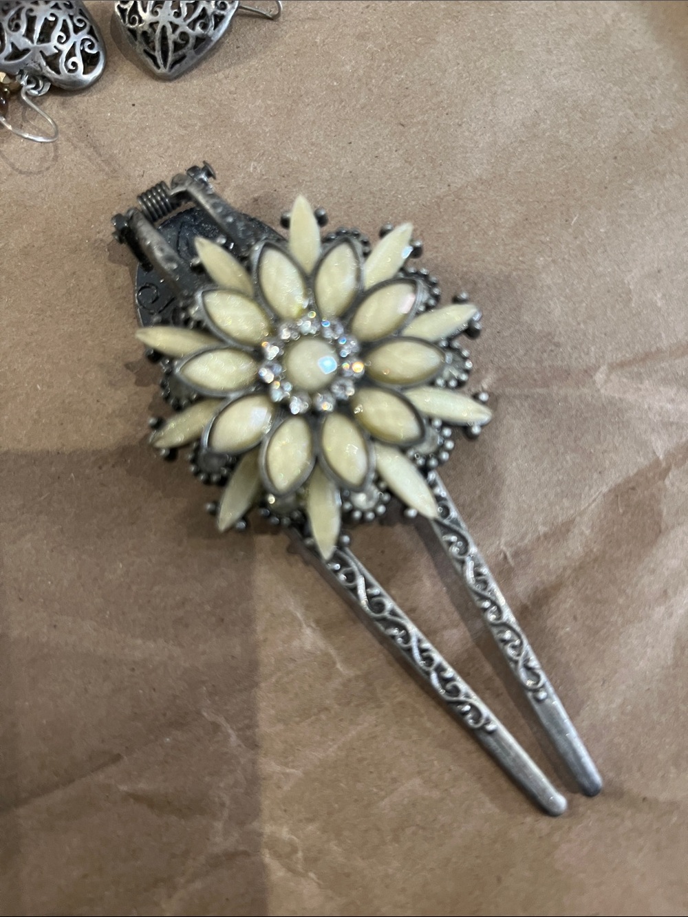 Vintage-Style Floral Hair Fork in Cream and Silver